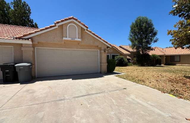 Three Bedroom, Two Bathroom Home in San Jacinto!