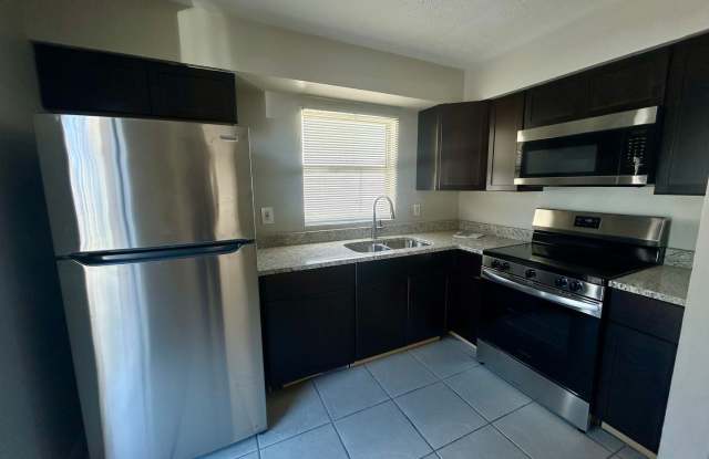 RENOVATED 2 Bedroom, 1 Bathroom Tampa Apartment