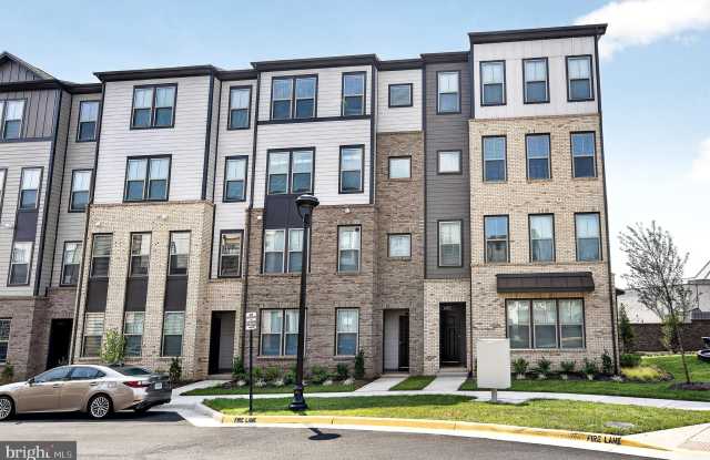 20957 BLUEBIRD Square