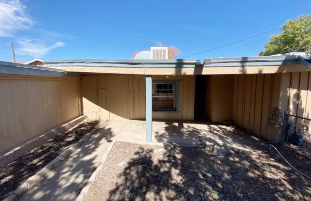 611 1/2 Woodland Ave NW - 611 1/2 Woodland Ave NW, Albuquerque, NM 87107