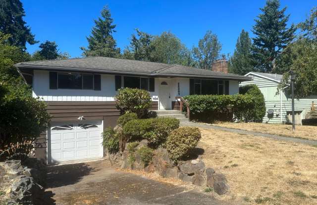 Updated 3-Bedroom Home with Deck & Garage in Mountlake Terrace!!!