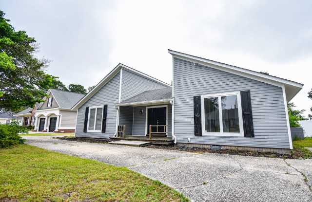 Photo of 3 Bedroom 2 Bathroom Home with Courtyard