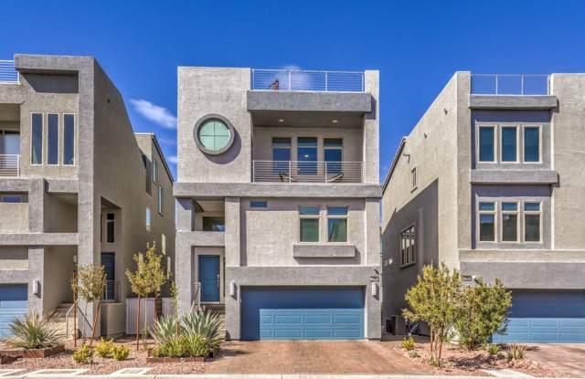 New Modern Gated House w/ Rooftop Deck