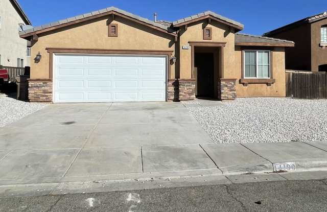 Hesperia- 3 Bedrooms, 2 bathrooms, New paint, New blinds, New Rock Scaping,