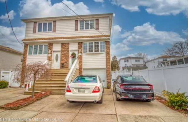532 Lynn St