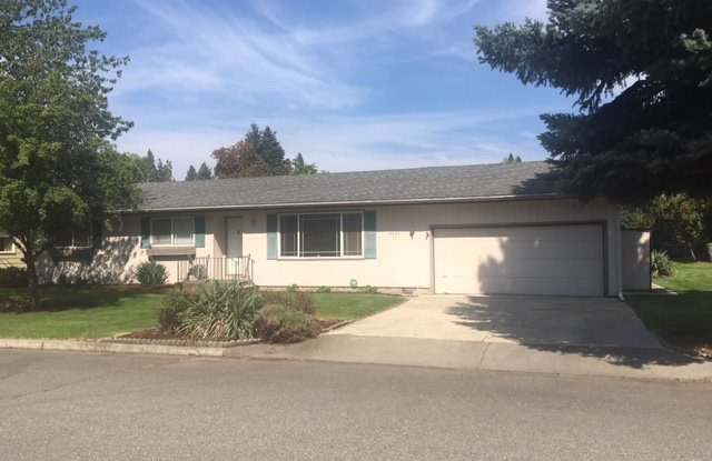 SINGLE FAMILY HOME ON HILLCREST (APP#72)