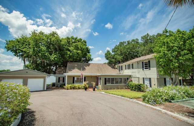 111 LAKE SILVER DRIVE S