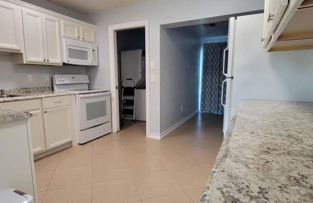 2272 NE Tropical Way