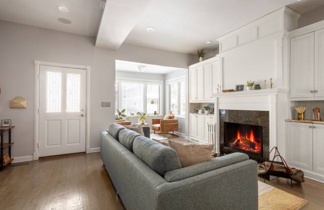 1835 W Fletcher Street