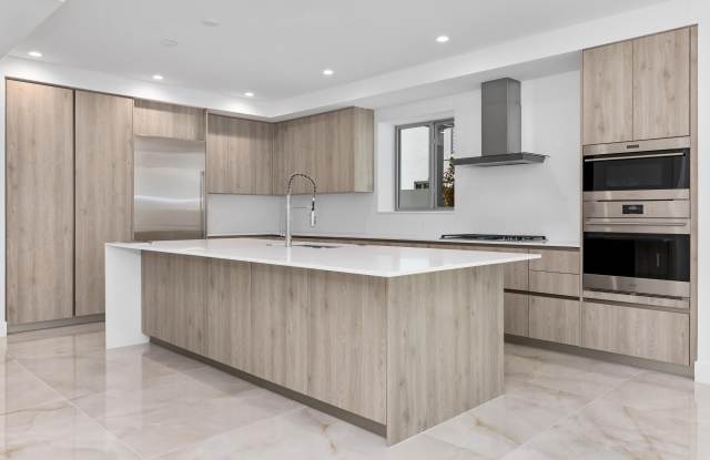 475 E Royal Palm Road