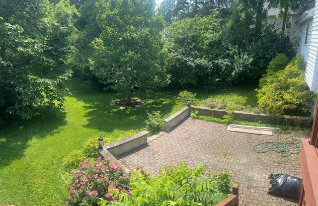 Spacious Home in Ladue Schools