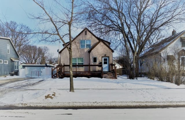 1613 12th St N - 1613 12th Street North, Fargo, ND 58102