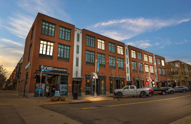 Upscale condo in Belmar Commons