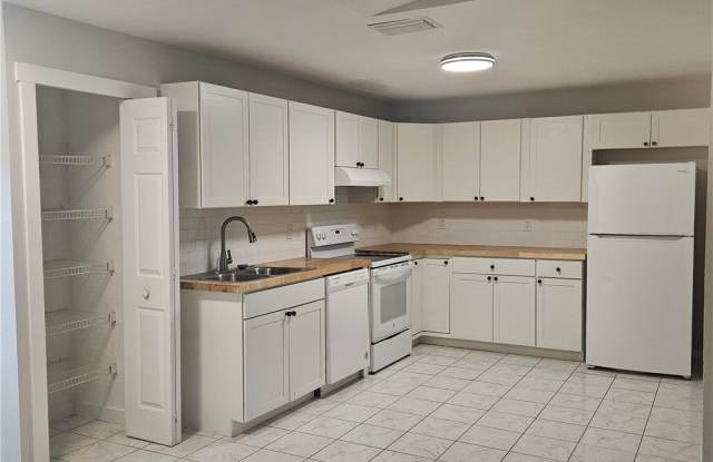 743 Hightower Avenue S