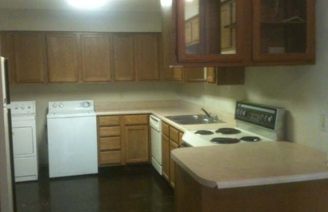 958-960 North Lancelot Avenue