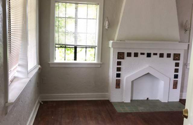 Photo of 3512 North Robinson Avenue - 8