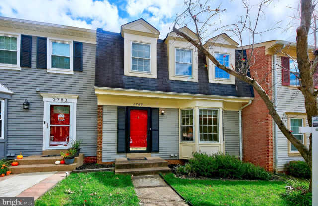 2785 KNOLLSIDE LANE