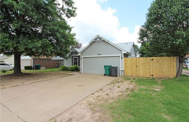 3907 Locust  ST - 3907 West Locust Street, Rogers, AR 72756