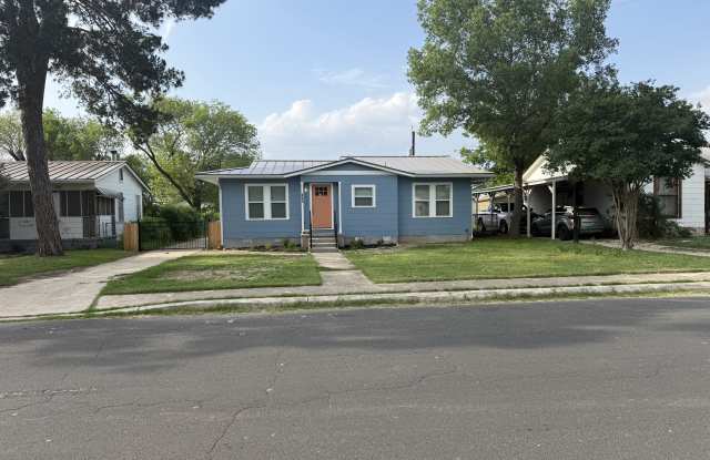 415 West Mariposa Drive