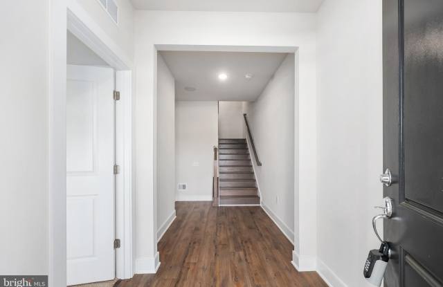 1743 RIVERBLUFF Avenue