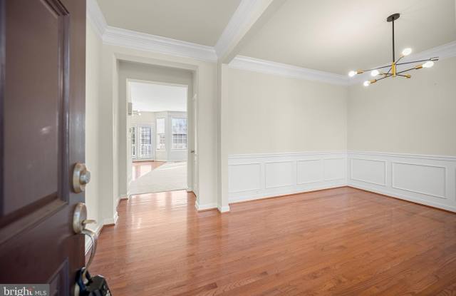 16421 REGATTA Lane S