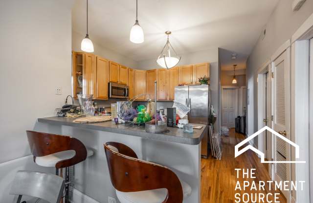 2430 N Marshfield Ave