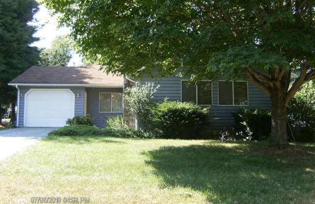 105 Woodbine Drive - 105 Woodbine Drive, Blacksburg, VA 24060