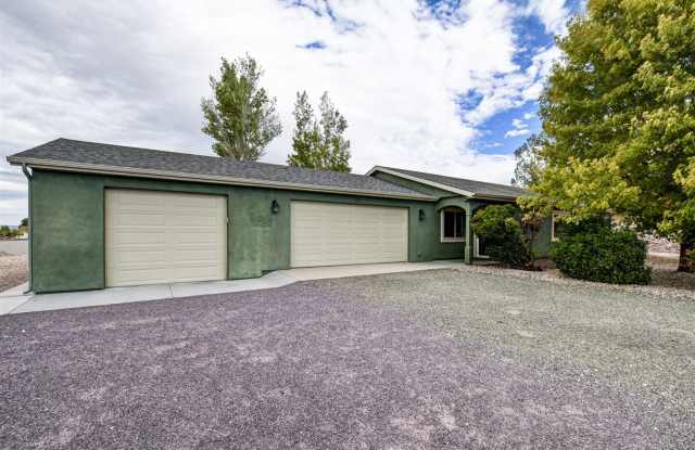 Photo of 3 bedroom 2 bathroom ranch style home in Chino Valley with RV parking