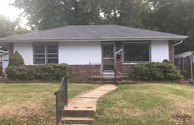 7846 Wayne Ave - 7846 Wayne Avenue, University City, MO 63130