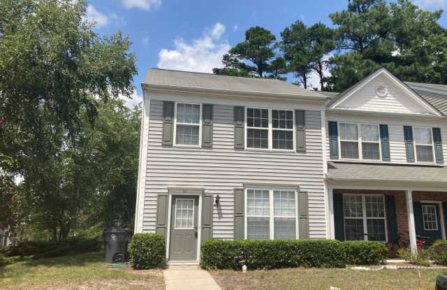 201 Canyon Lake Circle