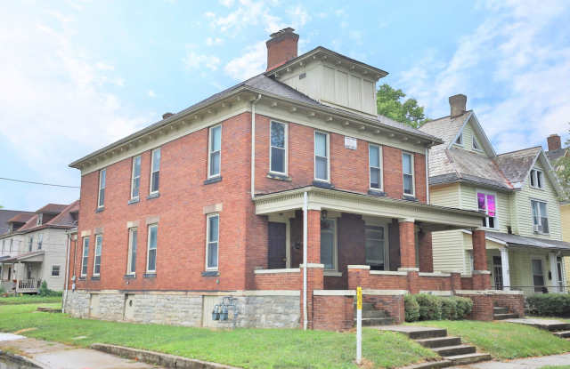 4 Bedroom , 2 Bath Newly Renovated house - Right off of High St