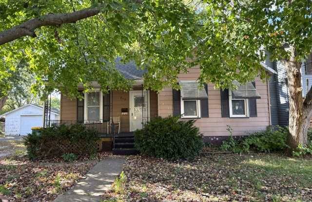 Charming 2-Bedroom Home with Garage and Covered Porch!