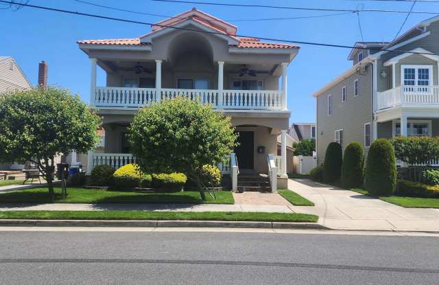 211 N Iroquios Ave