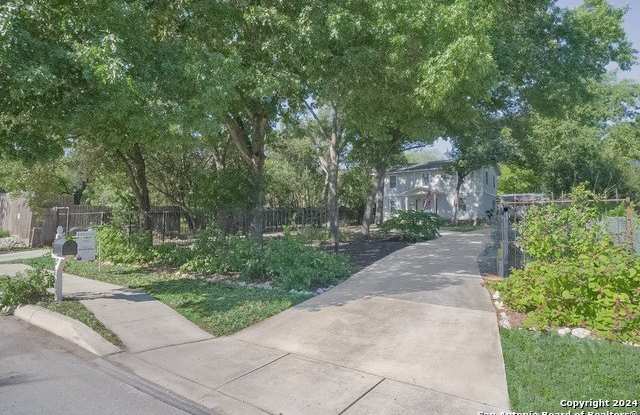 7243 N VANDIVER RD