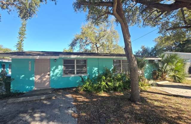 Nice 1 bed/ 1 bath near Downtown Sarasota Available Now!