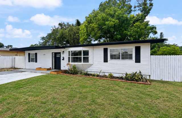 SECTION 8 ACCEPTED! Spacious Updated Home in St. Petersburg with a Large Backyard - 4bed | 2bed