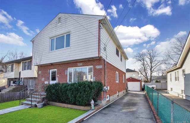 Photo of 22 15th Street unit: Upper