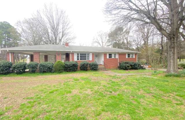 Photo of 3bd/2ba House on a Corner Lot very close to Hospital and Hwy 73