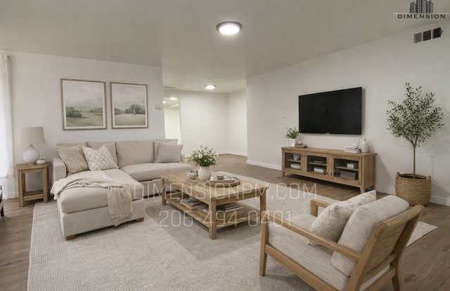 Amazing 4 bed, 2 bath house in Renton. AVAILABLE NOW!