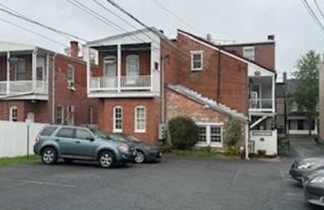 425 N MARKET Street unit: 1