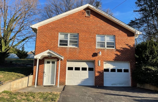 2745 Orange AVE NE - 2745 Orange Avenue Northeast, Roanoke, VA 24012