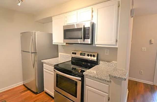 Updated 2 Bed, 2.5 Bath Townhome in Charlotte