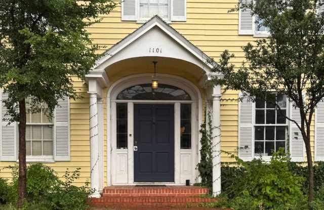 Photo of Amazing 7 bed in west Campus for Aug 2026