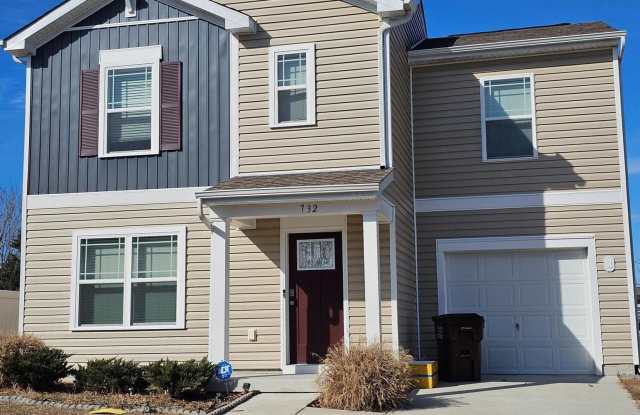 Beautiful Single Family Home in Quiet Neighborhood