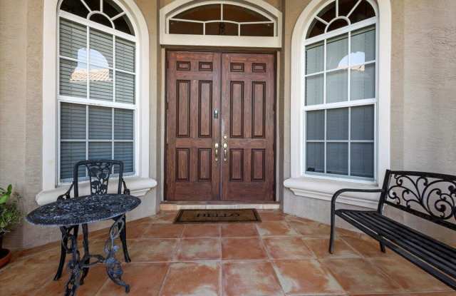 5829 NW Zenith Drive