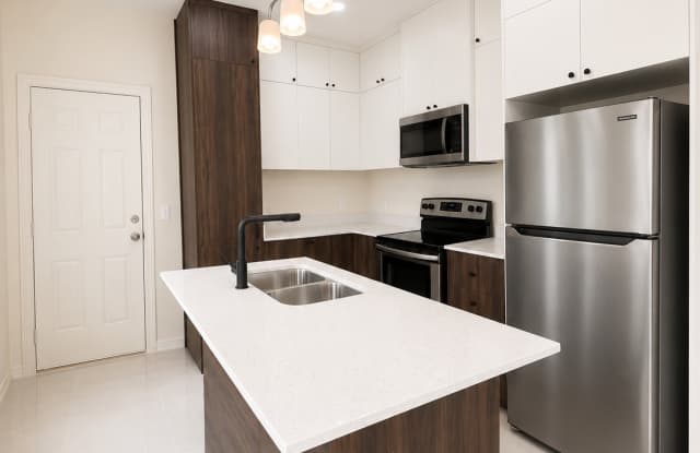 408 N Alexandrite Ave