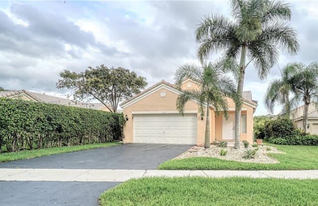 4362 Pine Ridge Ct - 4362 Pine Ridge Court, Weston, FL 33331