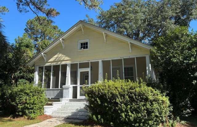801 W Richardson Ave