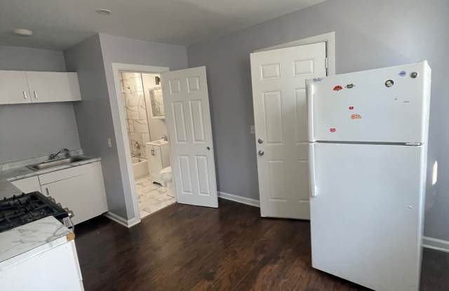 2637 West Luther Street - 1R