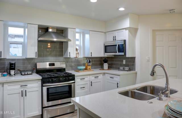 7225 E Villa